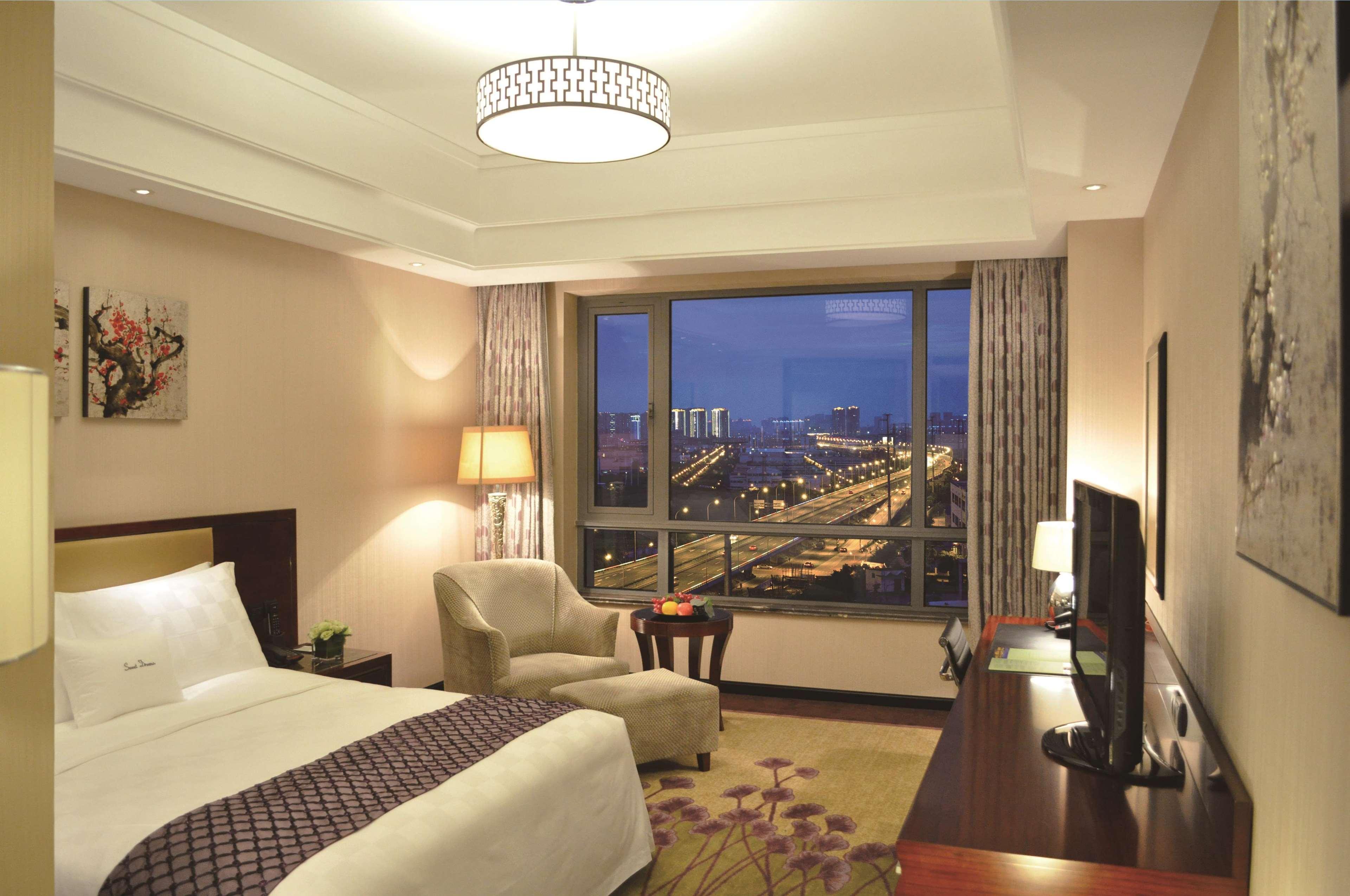 Doubletree By Hilton Wuxi Hotell Wuxi  Rum bild